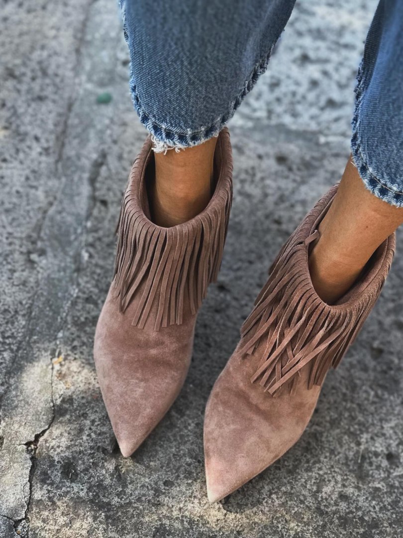 Stivaletto Tonka in camoscio - Regia Shoes su Instagram