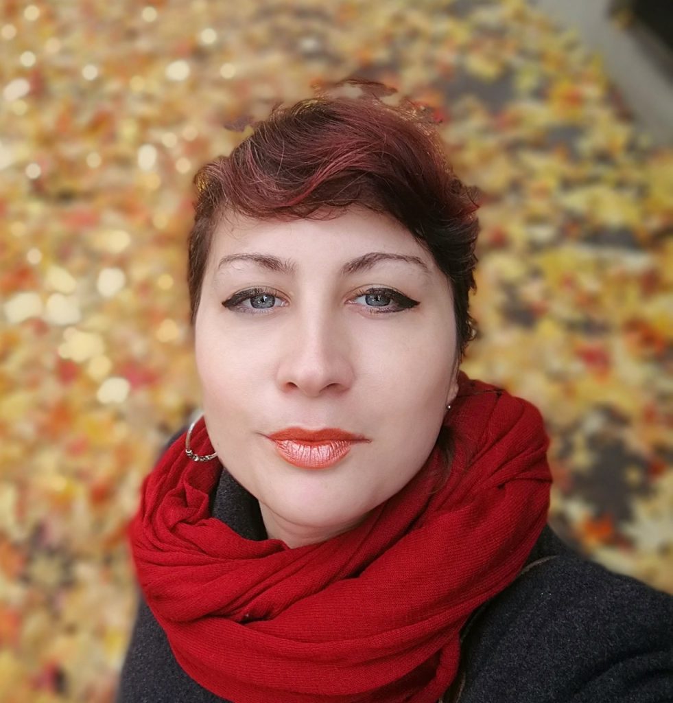 artista emergente mostrami